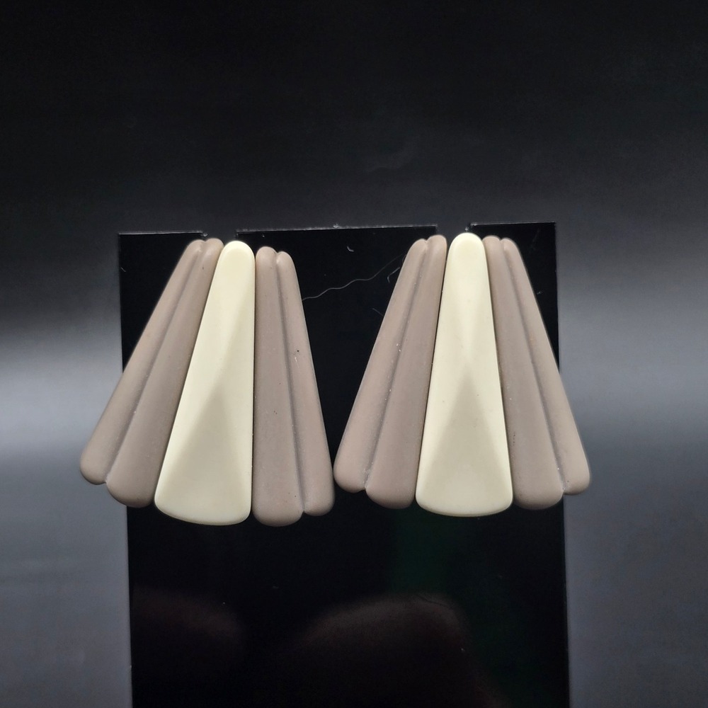 Avon 1987 Sirocco Stick Earrings Grey Beige Plastic Tribal Vintage Jewelry